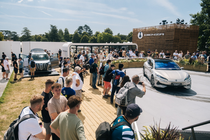 比亚迪在2025年的古德伍德速度节上,携旗下三款车型腾势Z9GT、D9与方程豹豹