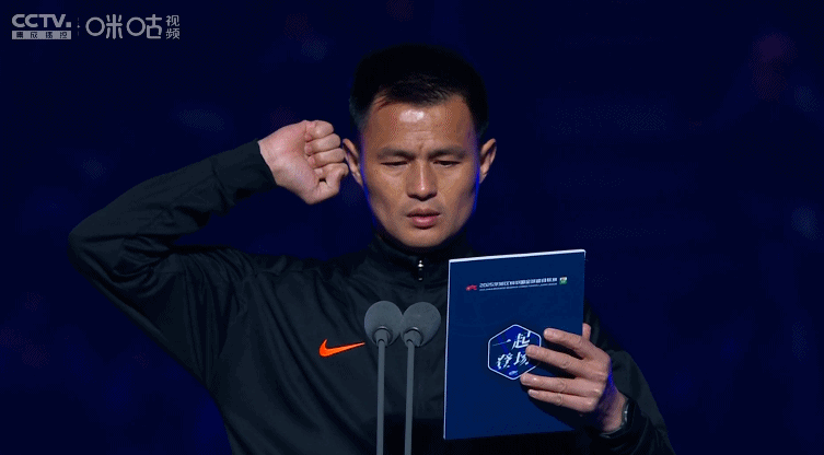 中超第八轮各场次主裁判出炉：上赛季金哨唐顺齐主吹京鲁德比，银哨李海新执法沪蓉对决