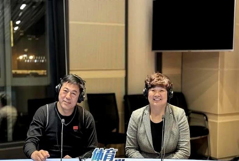 本月7日是李隼女儿李弸翙大婚的日子。
据说李隼送给女儿的嫁妆是一辆寰宇红享界S9