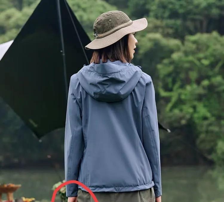 天啊，真的还有人穿着没摘掉吊牌的裙子和衣服在户外游玩，而且还那么招摇。
有的网友