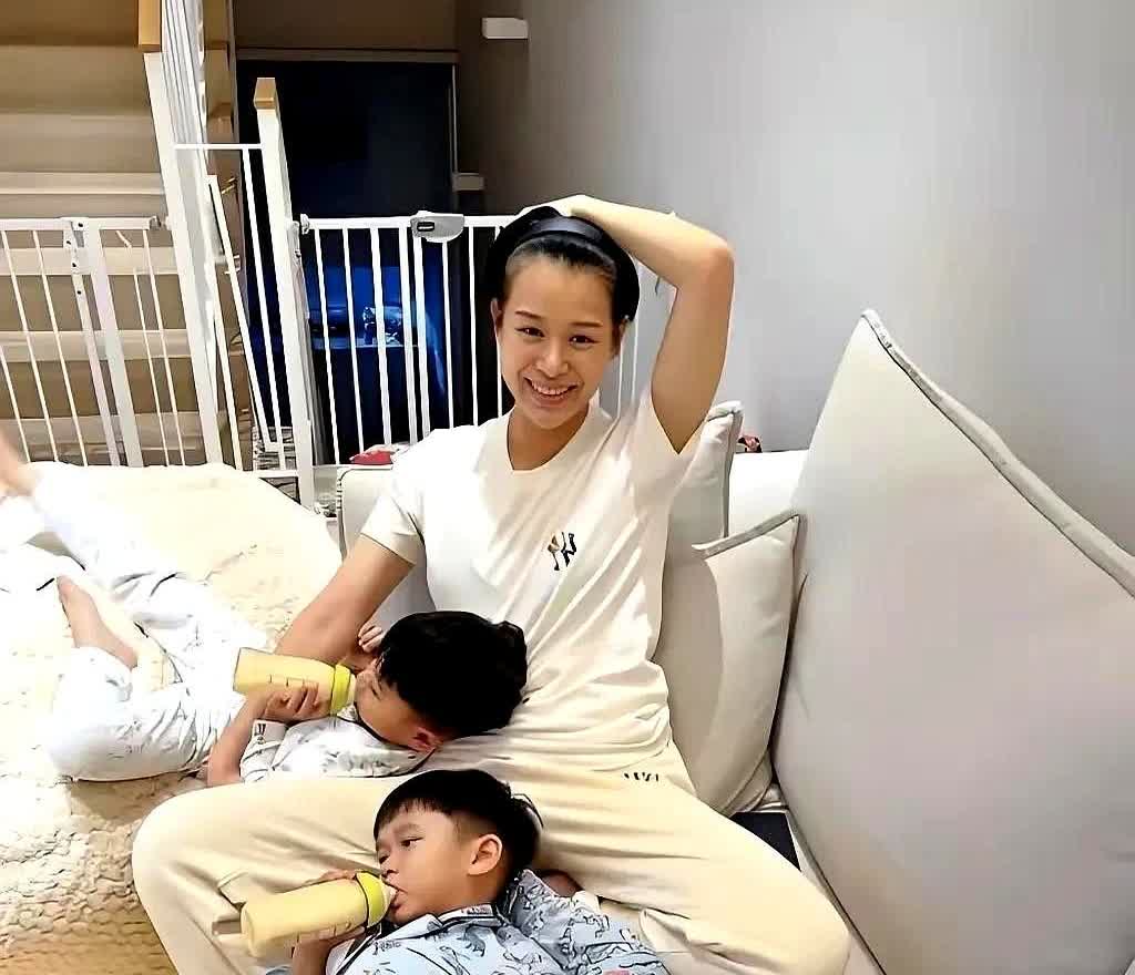 我敢打赌，胡杏儿这辈子都不可能离婚。

你发现没？

现在但凡有胡杏儿在