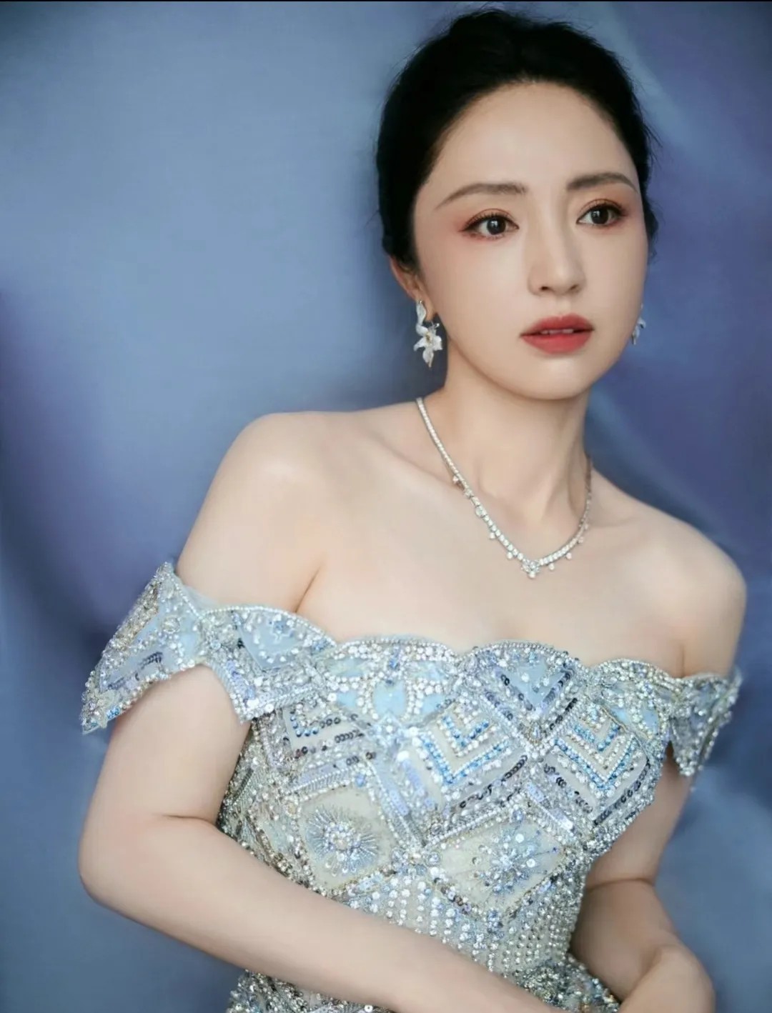 火了好几天，
董璇终于露出真面目了！

这几天热搜都是她二婚的事，没想到她真