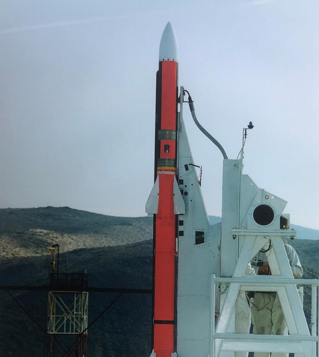 美军AIM-120空空导弹地面发射试验