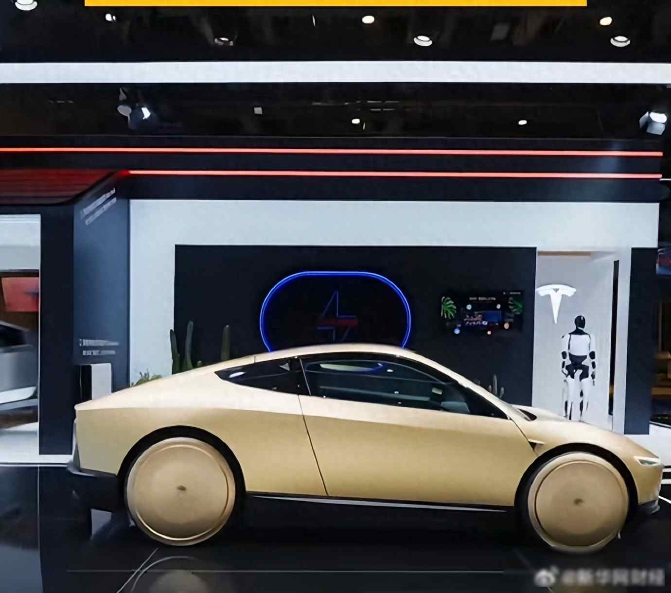 特斯拉Cybercab下线了，方向盘踏板全没了，这车真敢开上路吗？