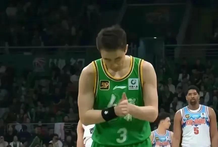 控卫之神！赵继伟季后赛场均24.5分三分球命中率超过5成
辽宁队客场101-79