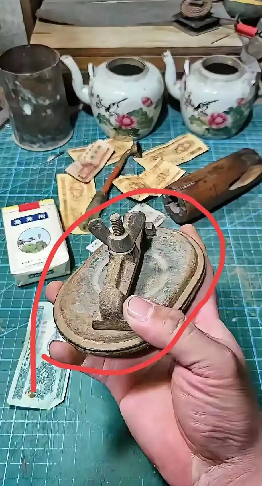 用过这个东西应该有60岁左右了吧。你知道这是干什么用的？
