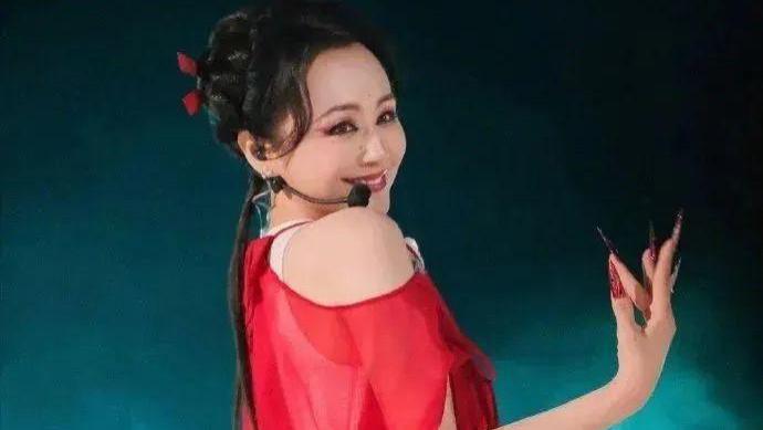 曹颖告别浪姐，曾勇敢直面癌症，称超爱这段旅程