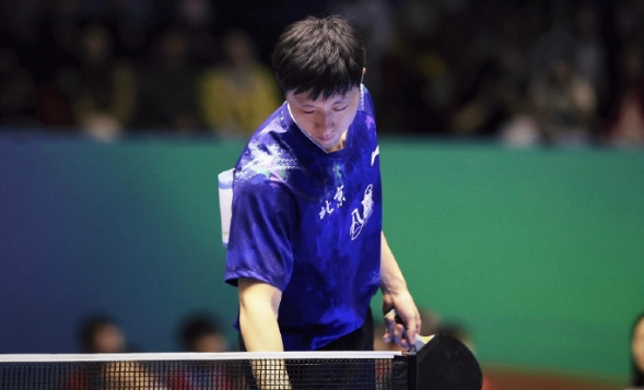 2013年，马龙首夺全运会男单金牌；四年后的2017年天津全运会，他在男单决赛中