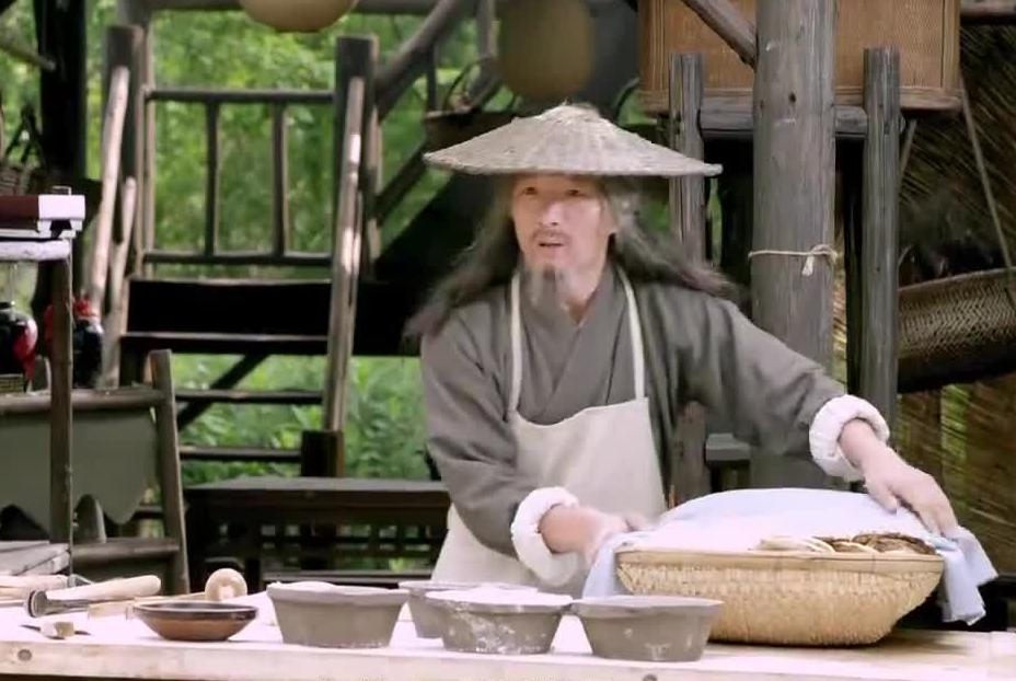 咸丰年间，开烧饼店的马老板早上清账时发现盒子里有个黄纸钱，一连几天都是这样，马老