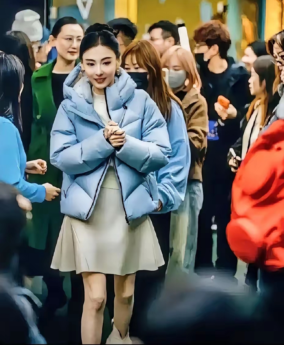 张柏芝这100万捐得，直接撕碎了某些人的刻板印象！

我真心疼她！一边是单亲妈妈