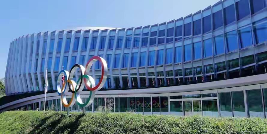 9月19日，国际奥委会做出决定，允许俄罗斯和白俄罗斯运动员以个人身份参加2026