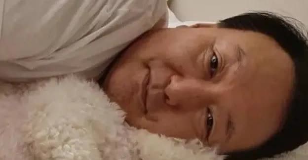 就在刚刚
尹锡悦再次躺地拒捕
拼命挣扎，10人都拿不下！

8月7日，韩