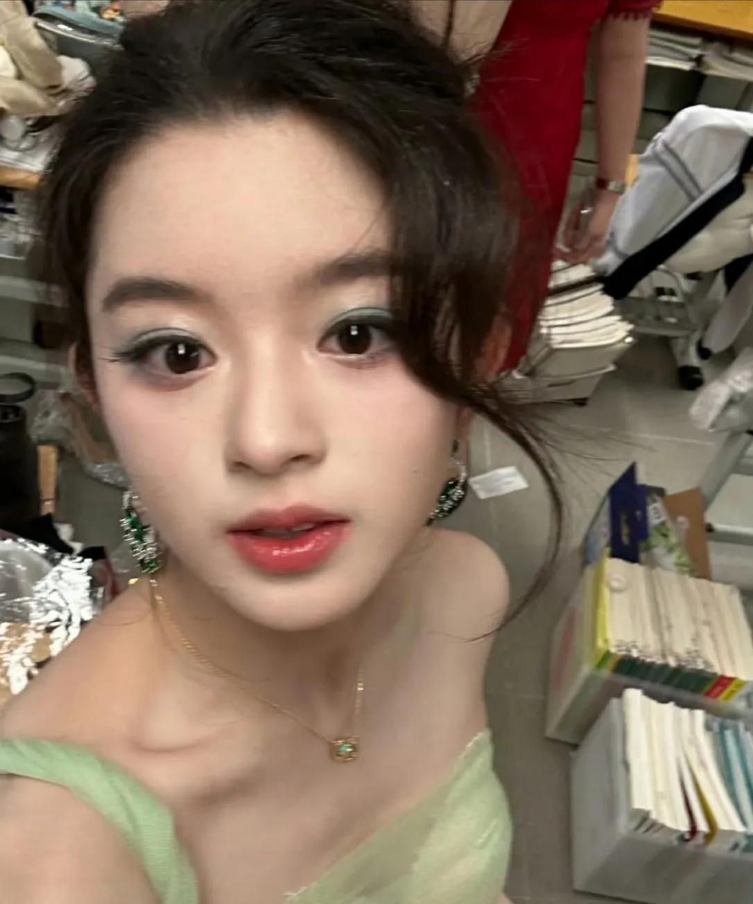 #黄杨钿甜已拿到三家名校合格证# “炫富”陷入绯闻争议的05花黄杨钿甜已经拿到北