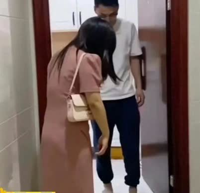 2023年6月,四川一男子救了一名落水的孩子，第二天孩子妈妈就带着10000元登