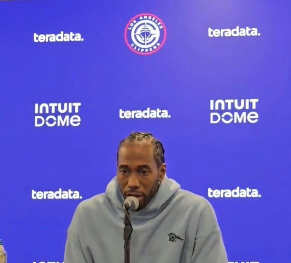 小卡：比尔的得分能力很具威胁，还能处理球权。柯林斯的跑跳能力出众，防守端表现和运