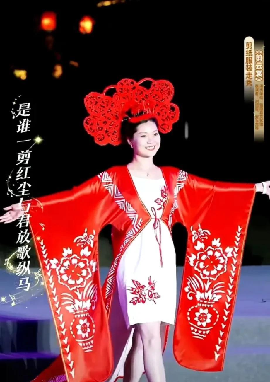 上次四川行的时候，
服装走秀有安安和鹏鹏。
这一次我也多了个心眼，
特意录了个屏