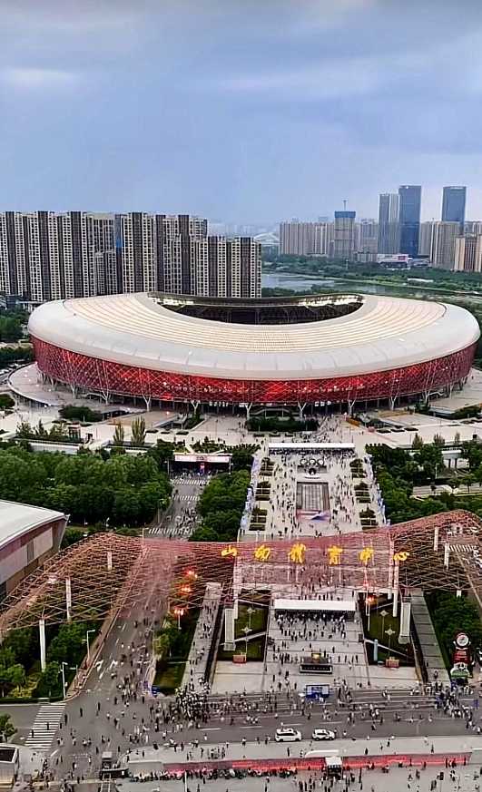 6 月 14 日、15 日，周深在山西体育中心连开两场演唱会。能连办两天的歌手，