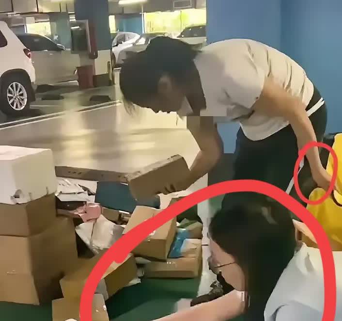 谢岳的前妻许健华
给所有女人上了一课！
男人在乎的，不是脸蛋，也不是身材！更