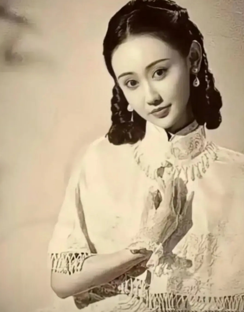 吴彦姝，1938年出生于广东省广州市，中国内地女演员、导演、一级演员。

年轻时