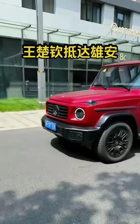 6月8日王楚钦抵达河北雄安新区，准备参加2025乒超联赛。这比赛6月9日至11日