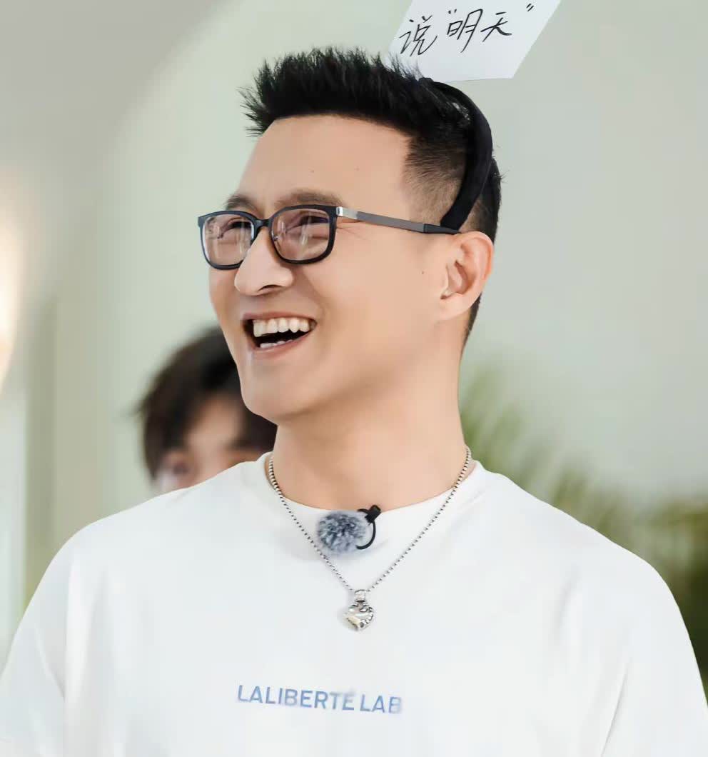 终于弄明白为什么，
汪峰会有那么多女明星贴着嫁给他了。
最根本的原因就是，汪