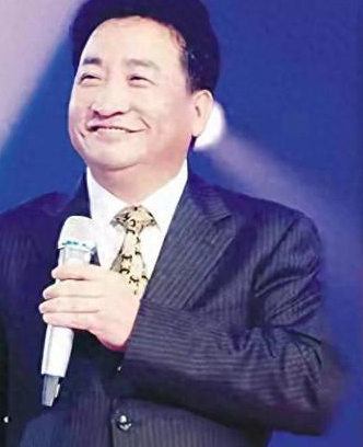 主流相声咋就 “凉” 了？姜昆冯巩都带不动，德云社却一票难求！