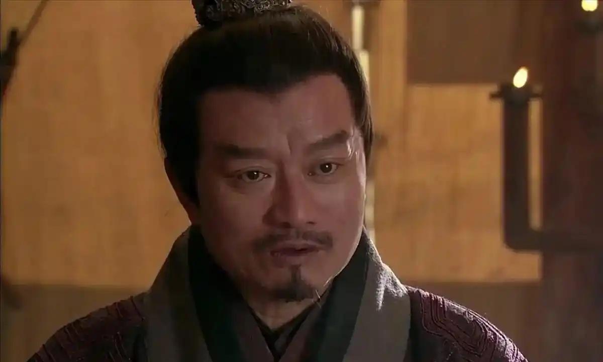 曹参在相国的位置上每天痛饮美酒，卿大夫以下的官吏和宾客们见曹参不理政事，前来拜访