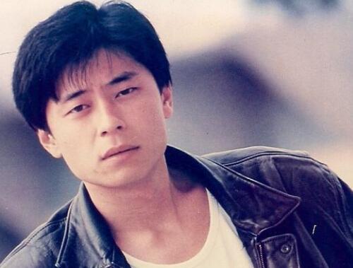 “我没你这个母亲！”1981年，19岁的王杰去服兵役，把怀孕的妻子托付给母亲。可