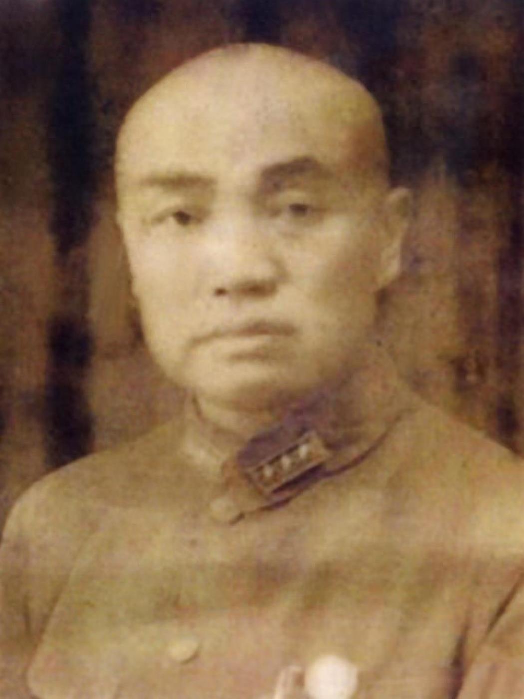 1943年，国军上将被日伪军包围，伪军司令喊话：老长官，快投降吧
“1943年5