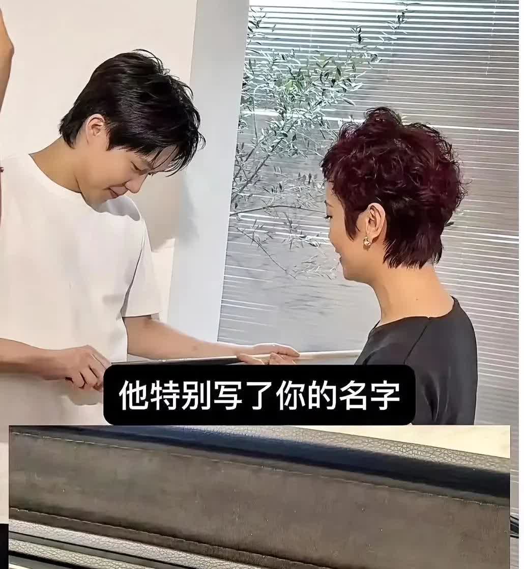 我敢打包票，
奥沙利文亲签球杆，
极大程度上是王楚钦这辈子
收到最好的礼物