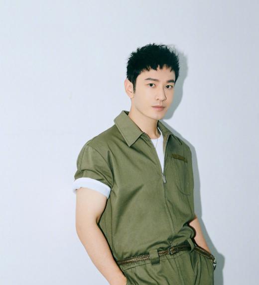 黄晓明学霸考博士对黄晓明来说并不是什么难事，学校自主命题再找老师推荐基本就没什么