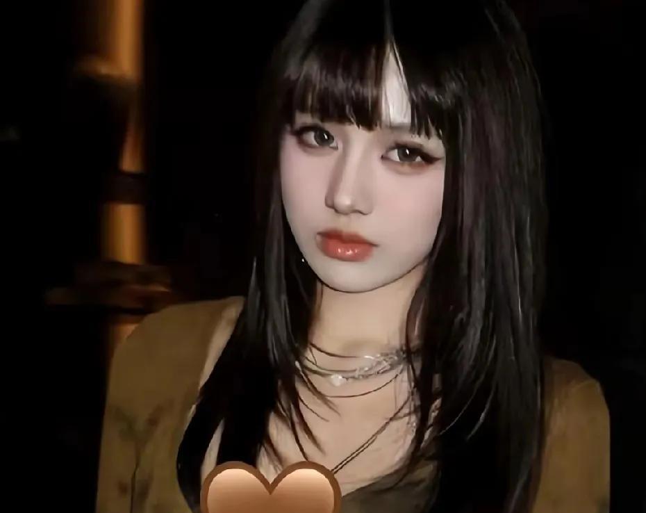 汪峰和葛荟婕的大女儿也太好看了吧！
以前看她小时候的样子，压根没想到能长成大美女