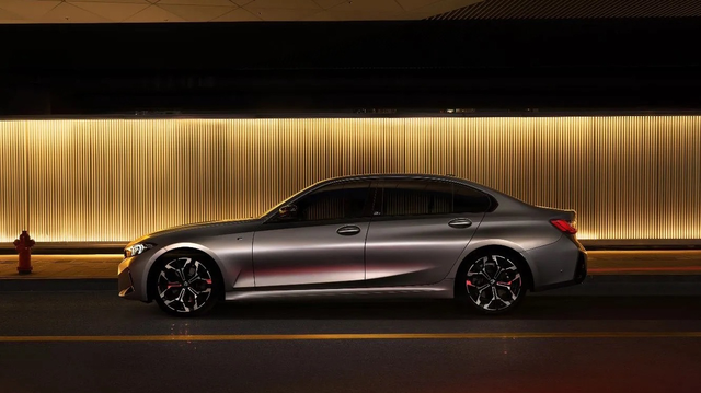 兄弟们牌照框有必要吗
另外上牌螺丝用什么尺寸合适