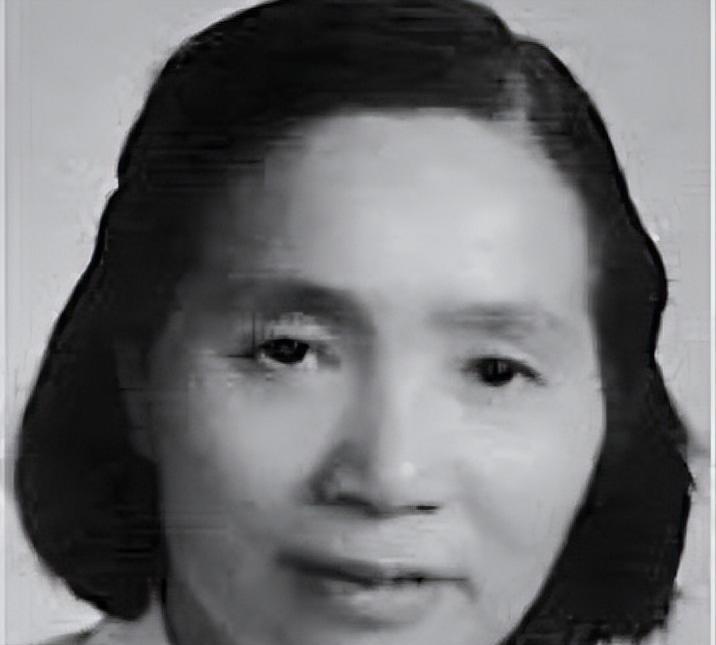 长征路上，一身高不到一米四的女兵背着一个成年男子，翻了整整两座山，23年后，两人