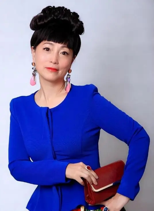 1996年，“石榴姐”苑琼丹3次恳求林正英结婚，但林正英坚决不娶她，从不告诉真正