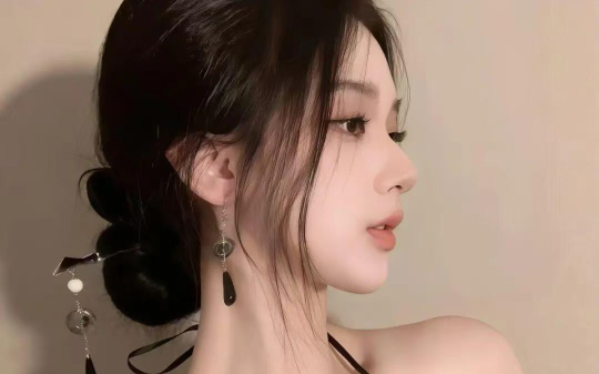 隔壁小伙子死了，他爸非得说是抽了我递的烟才死的，要我偿命...