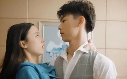 和初恋分手后，他为了报复我，谈了九任女友