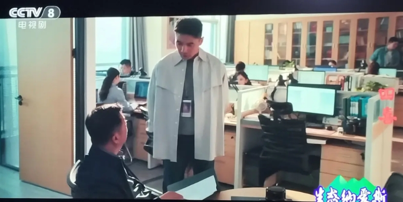 前两天看到网友说——这么多年看不到这种事儿了，央八居然又开始了。
今天看《四喜》