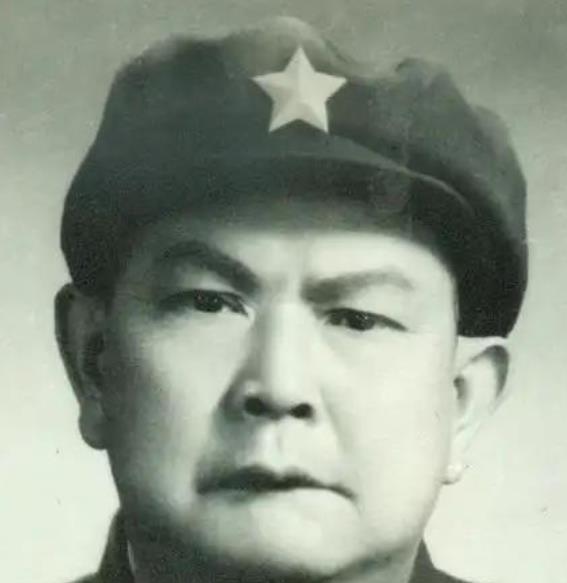 1941年，新四军一名参谋带着两名伤员打游击，3个人只有一条枪，令人惊讶的是，仅