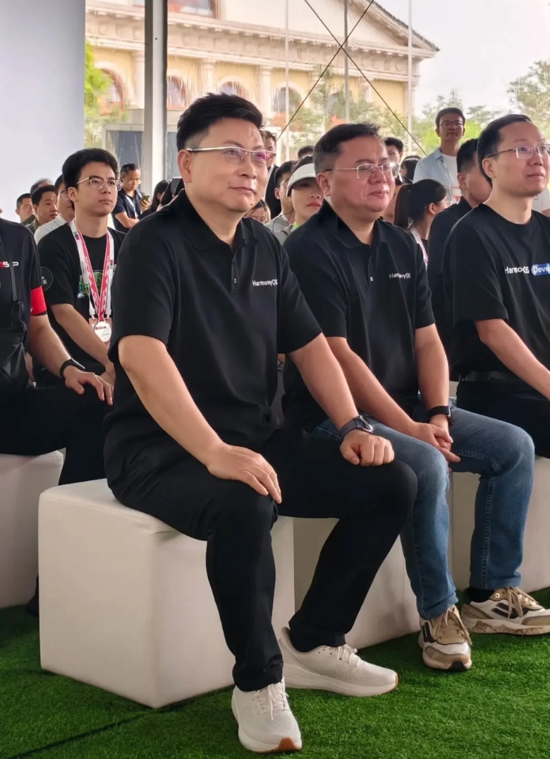 粗粮车子卖爆了，然后粉丝都跑来阴阳余大嘴，感觉那群小可爱有种坐井观天的感觉
如果
