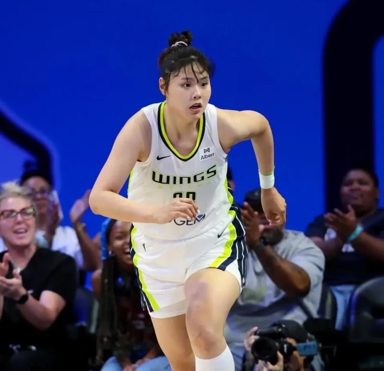 达拉斯飞翼在西雅图风暴中险折翼，李月汝反戈弑旧主，全队违例失误频频、差点葬送小宝