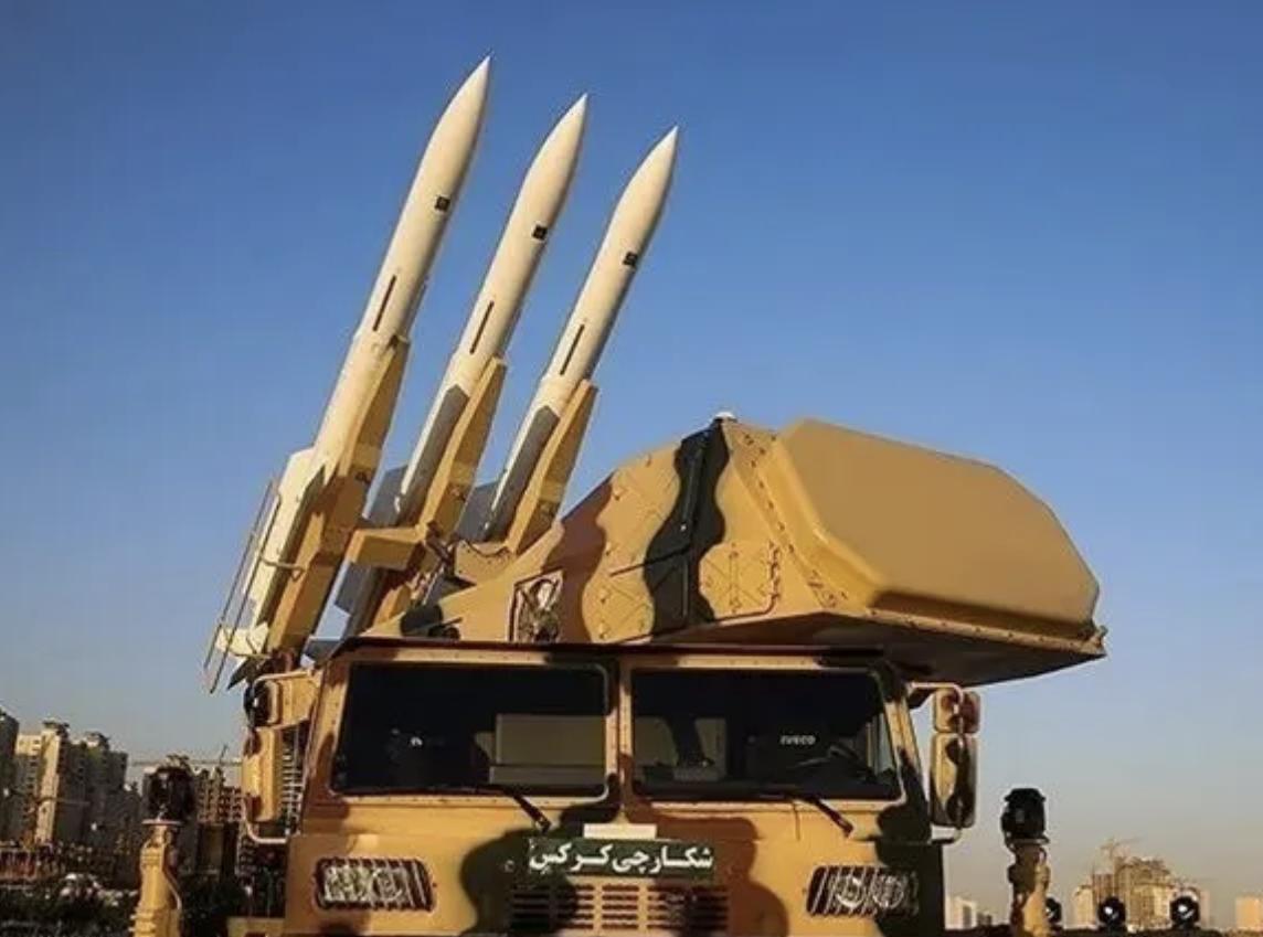 有一个最大的疑问，伊朗就完全没有单兵防空武器吗？
德黑兰的防空系统被摧毁，那就派