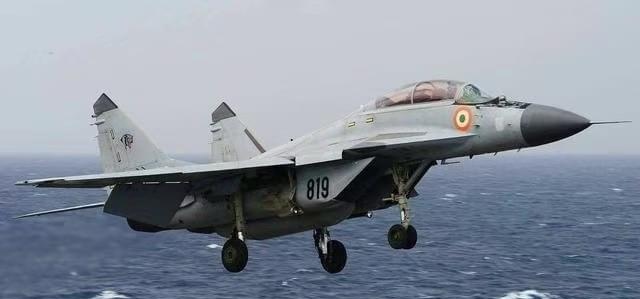 印度空军参谋长辛格去年就已经说过，他对印度光辉战机没有信心，这个印军高官还批评印