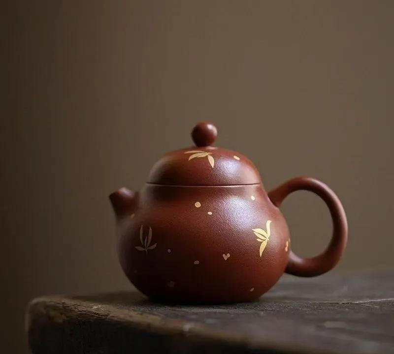 一个人活的幸福不幸福，主要是心态。抛弃贪婪心，不以物质的多少来衡量人情冷暖。只要