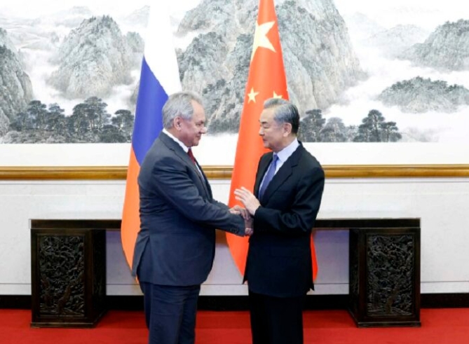 绍伊古带回中国口信后，普京给“赴乌维和部队”定性：出兵即开战。

6日，俄外长拉