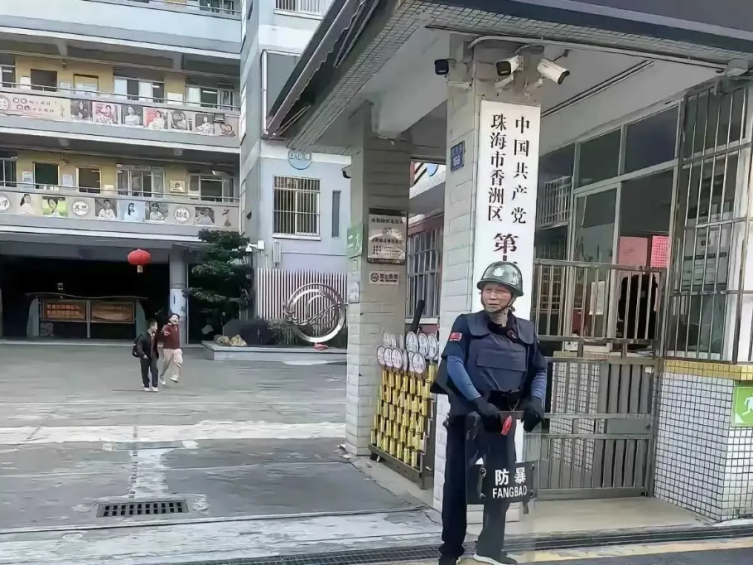 这样的保安你告诉我能防住什么？