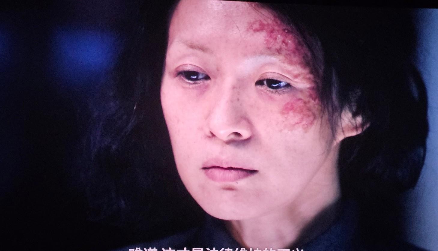 章子怡有着极佳的长相，但她对自己的魅力一无所知，在《茉莉花开》乃至更早的《我的父