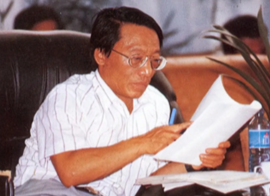 1979年，金门某驻防连长竟然突然失踪了，轰动整个台湾。面对官方审问，他的妻子一