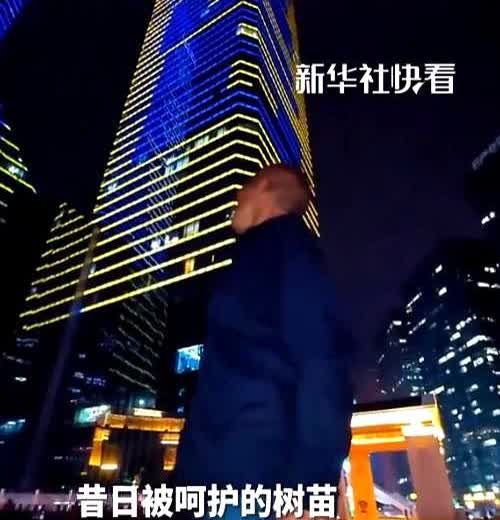 “这就是让孩子读书的意义！”贵阳，男生大学毕业，就骗在农村的爸爸说需要家长签字才