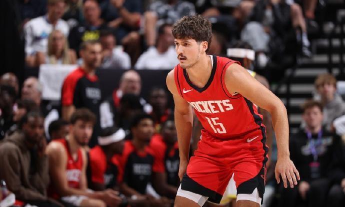 范乔丹明年要恢复不好休赛期和火箭重签3年3000，不为别的，就起小谢导师+替补，